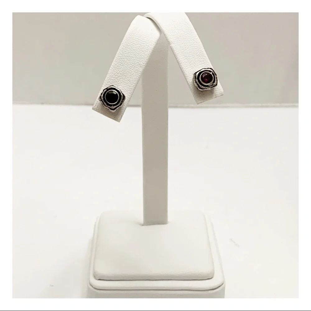 Vintage sterling silver and faceted garnet boho stud earrings - Picture 3 of 11